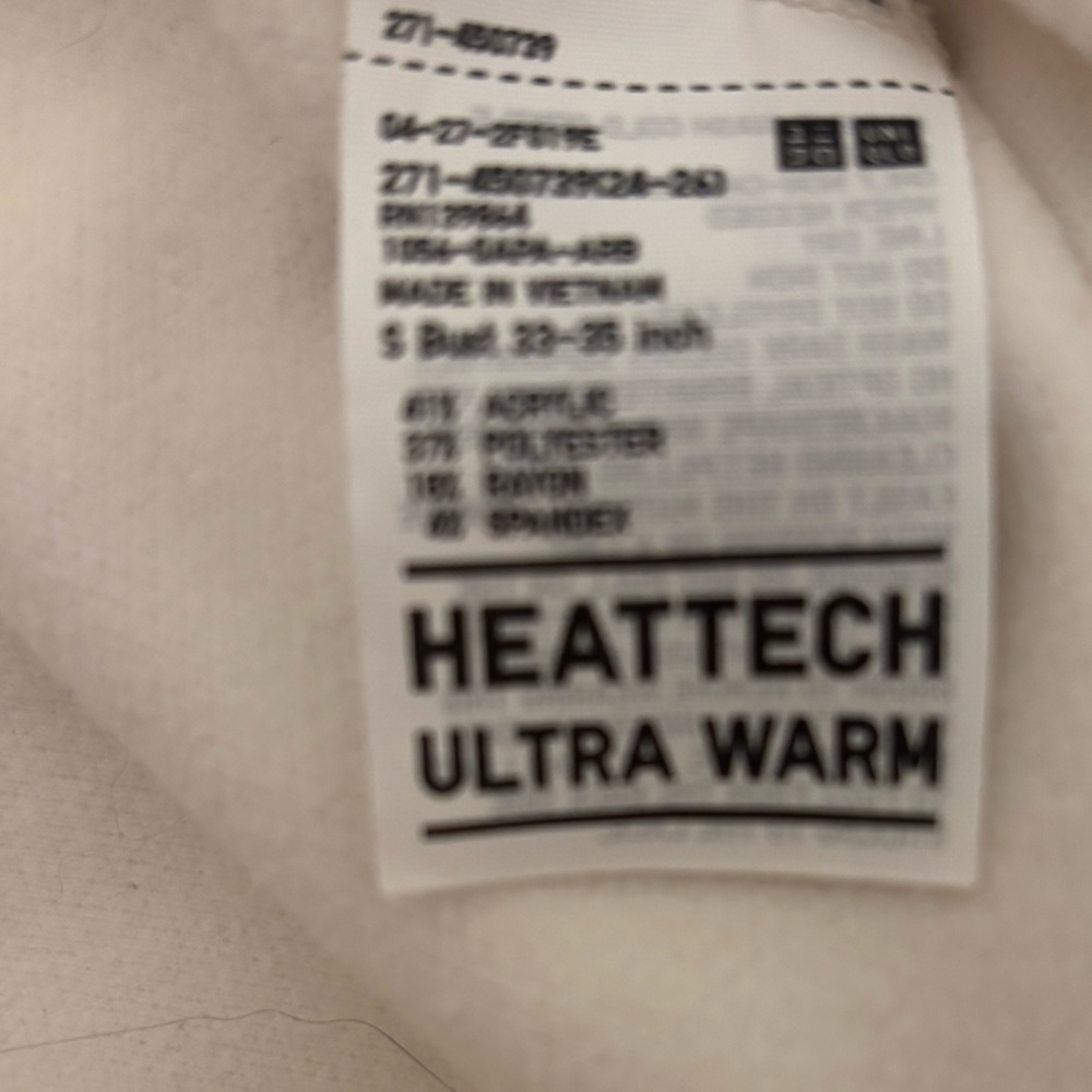 Uniqlo Off-White Turtleneck Sweater - Picture 4 of 5
